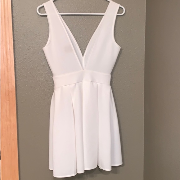 🤍FORMAL DRESS - Picture 3 of 4